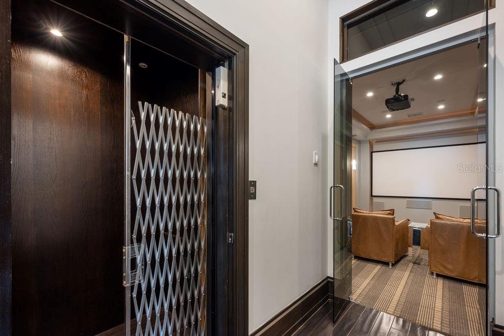 Image 32 of 81 For 9721 Carillon Park Drive