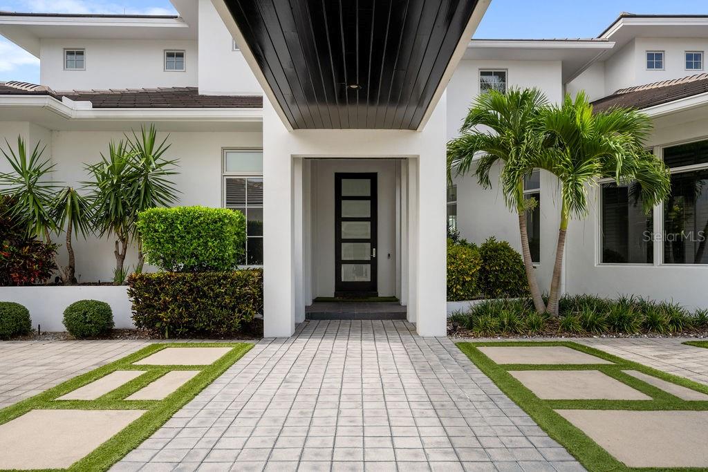 Image 5 of 81 For 9721 Carillon Park Drive