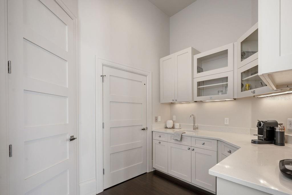 Image 52 of 81 For 9721 Carillon Park Drive