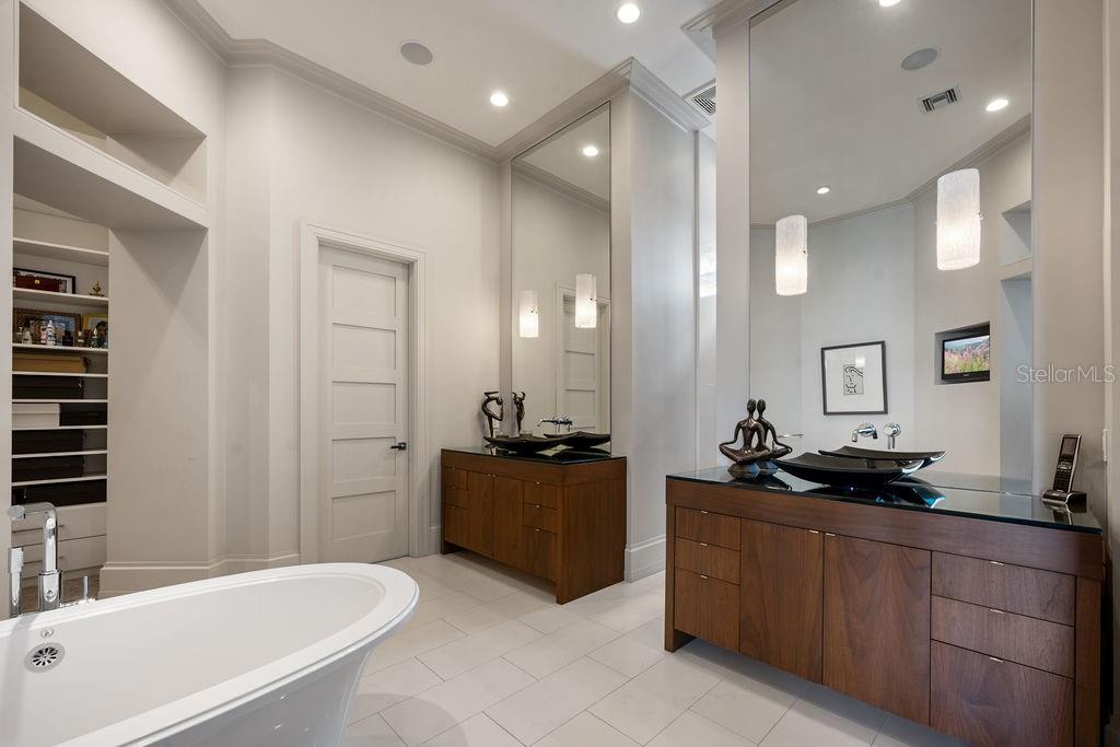 Image 53 of 81 For 9721 Carillon Park Drive