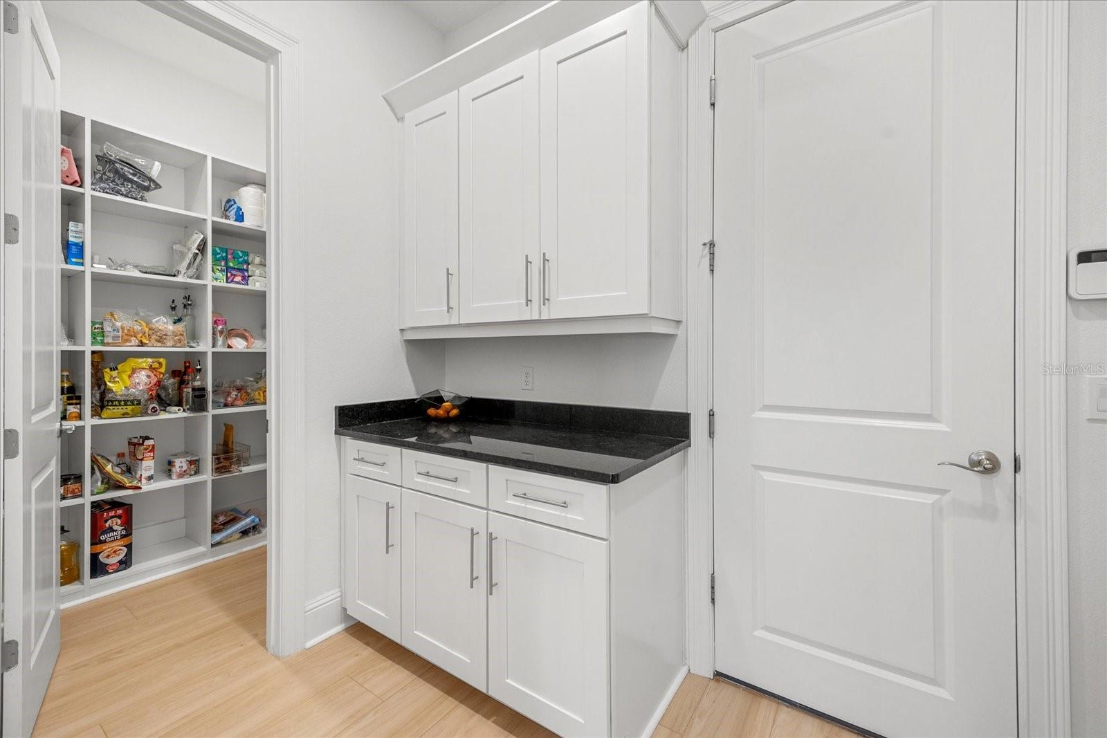 Image 11 of 33 For 16689 Broadwater Avenue