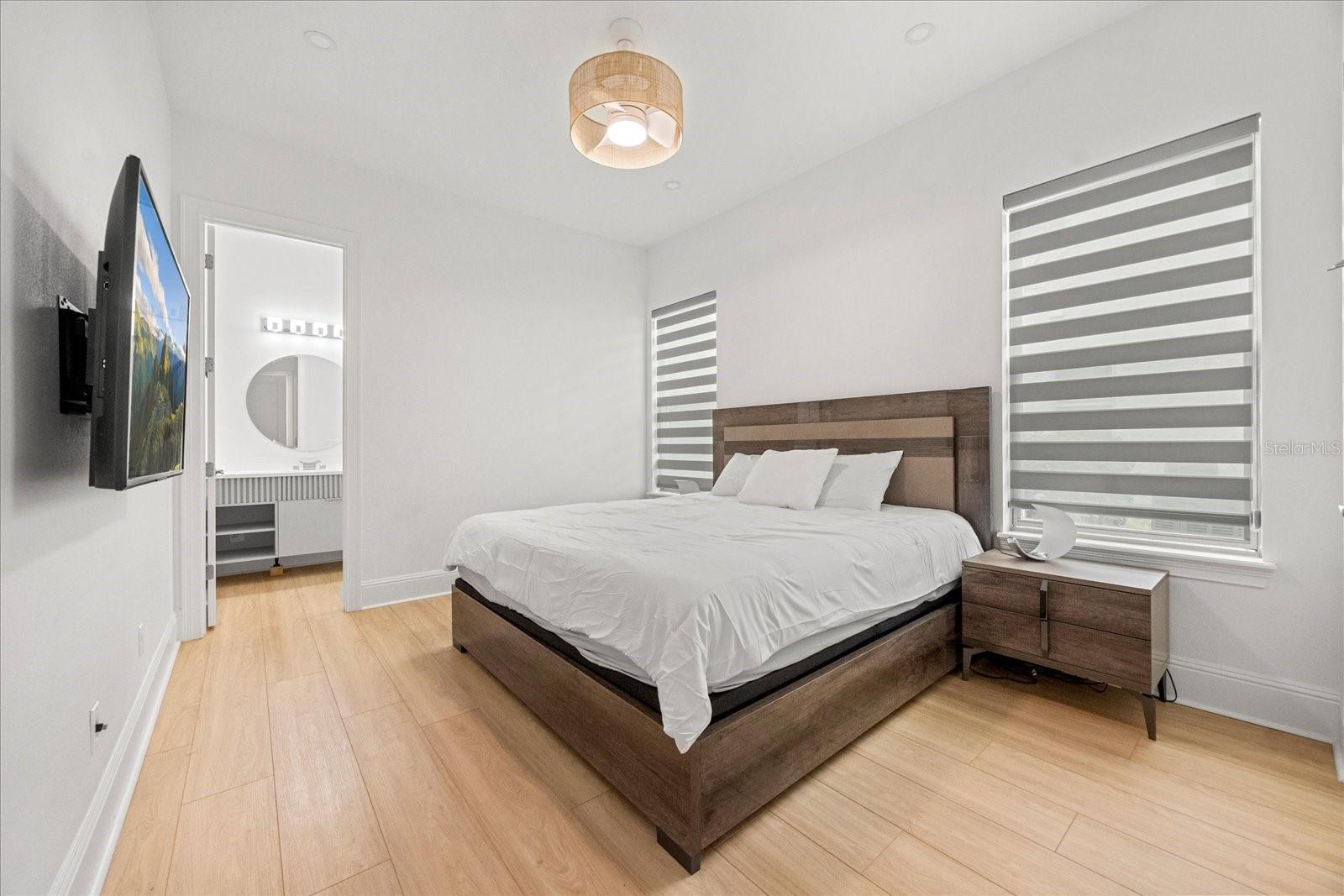 Image 18 of 33 For 16689 Broadwater Avenue