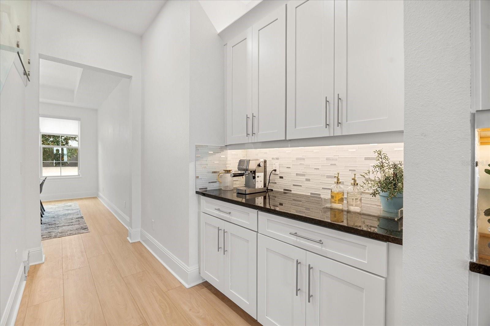 Image 4 of 33 For 16689 Broadwater Avenue