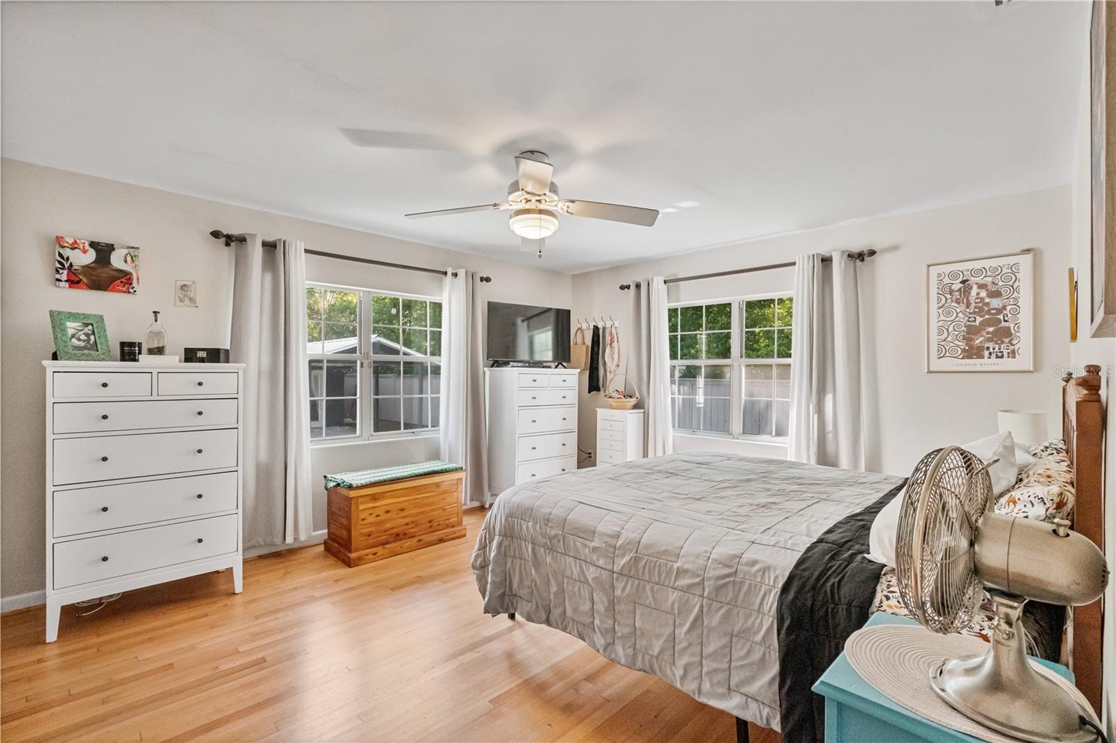 Image 13 of 72 For 915 Garden Drive
