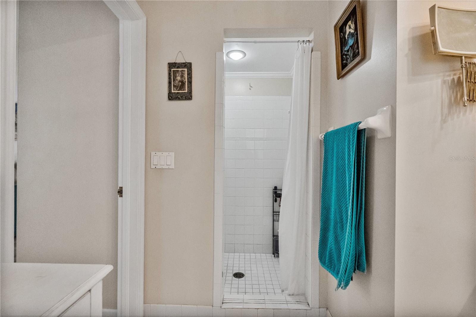 Image 17 of 72 For 915 Garden Drive