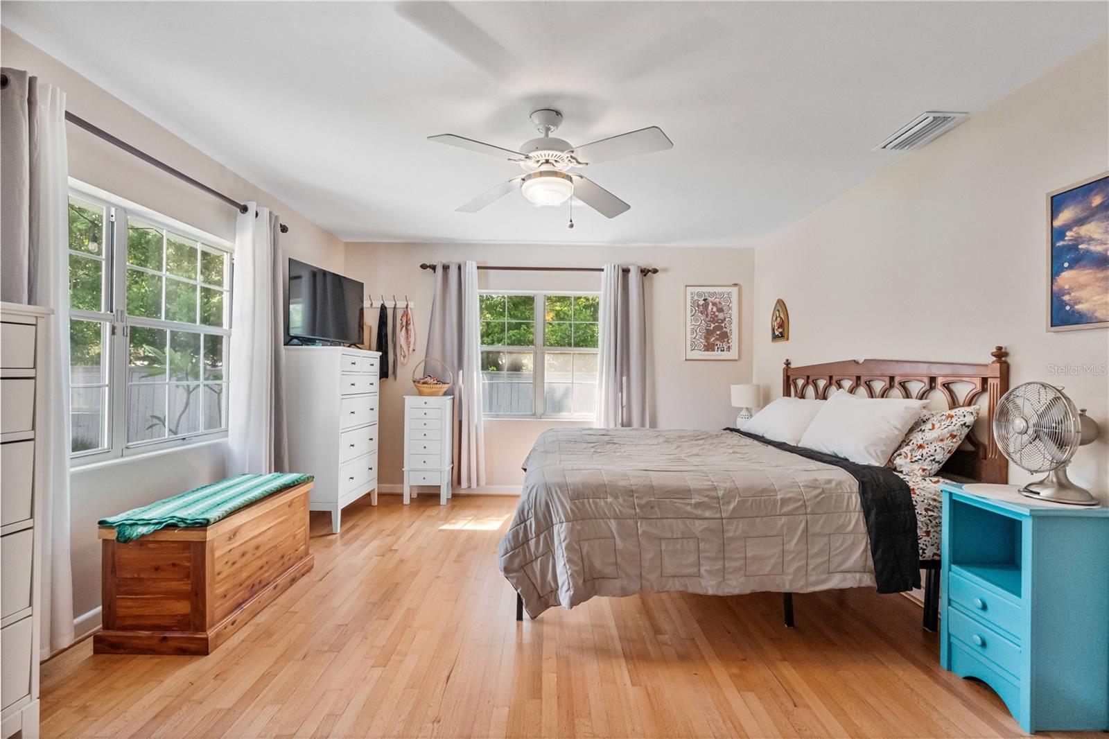 Image 18 of 72 For 915 Garden Drive