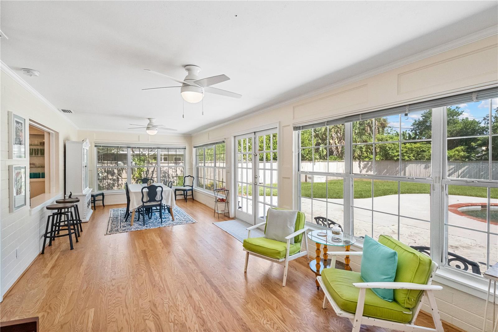 Image 2 of 72 For 915 Garden Drive