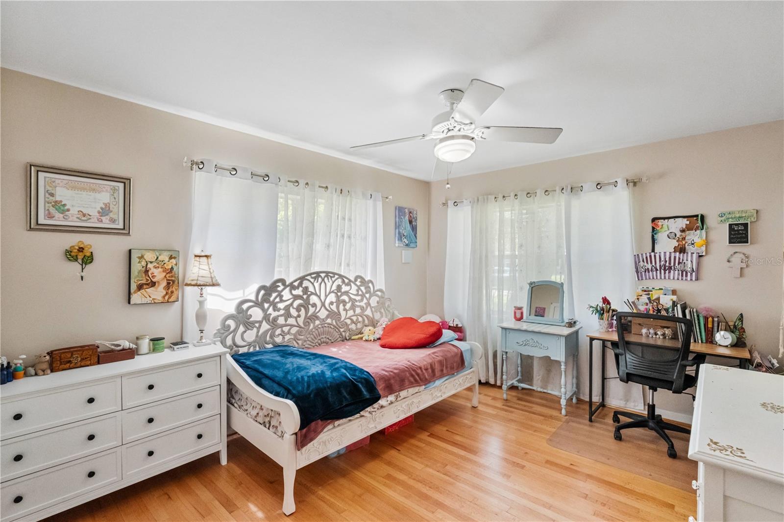 Image 20 of 72 For 915 Garden Drive