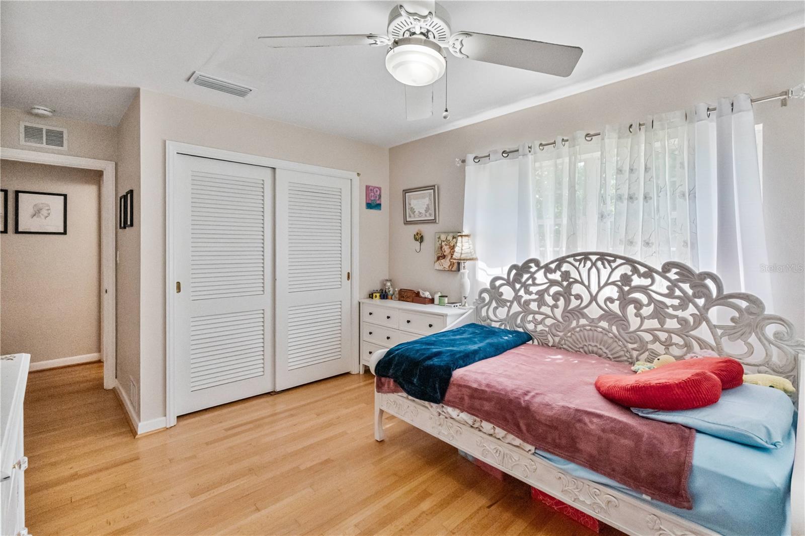 Image 21 of 72 For 915 Garden Drive