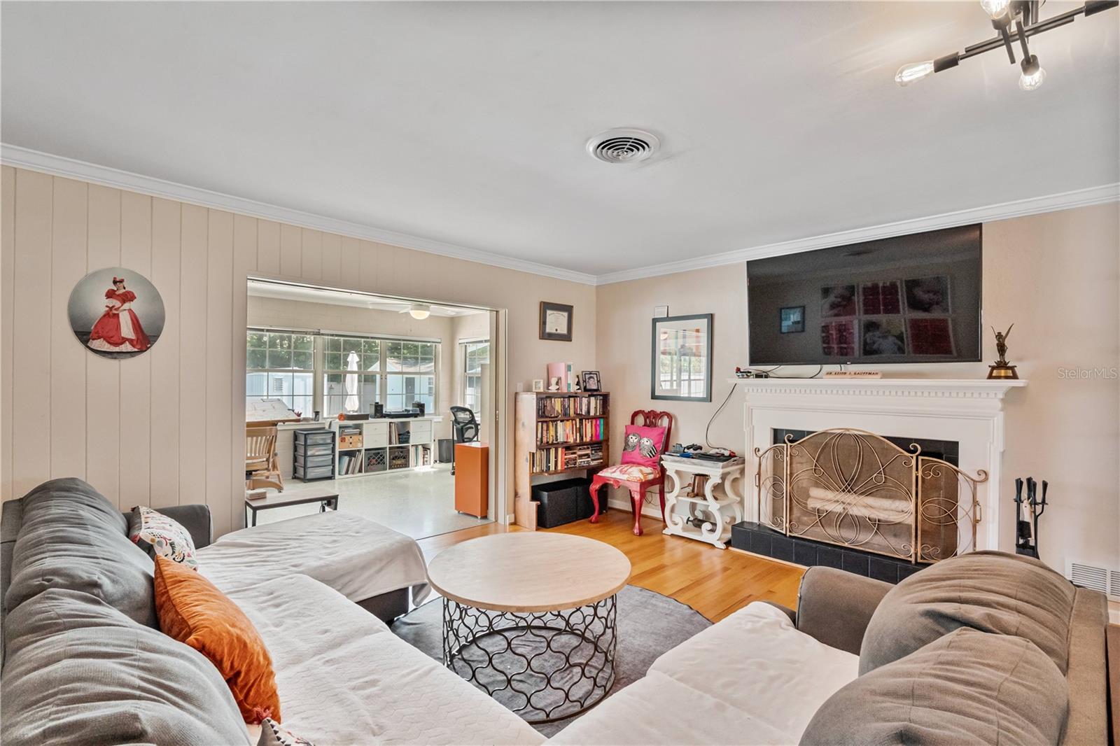 Image 29 of 72 For 915 Garden Drive