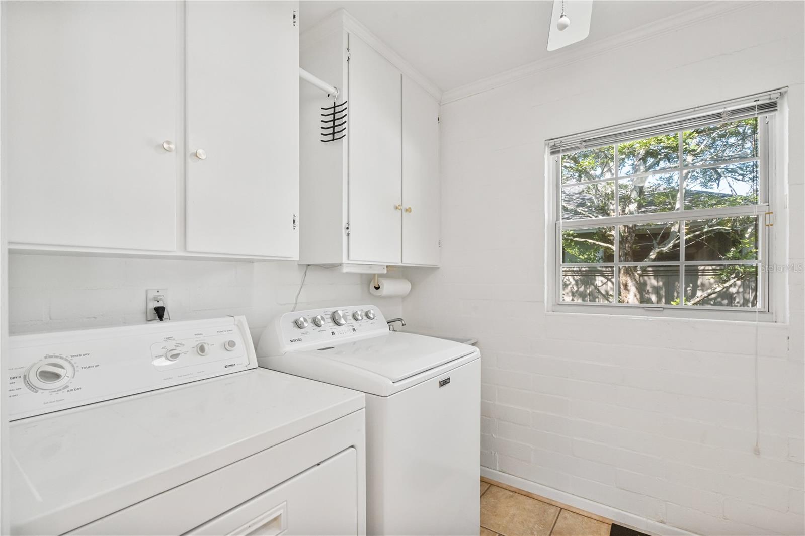 Image 37 of 72 For 915 Garden Drive