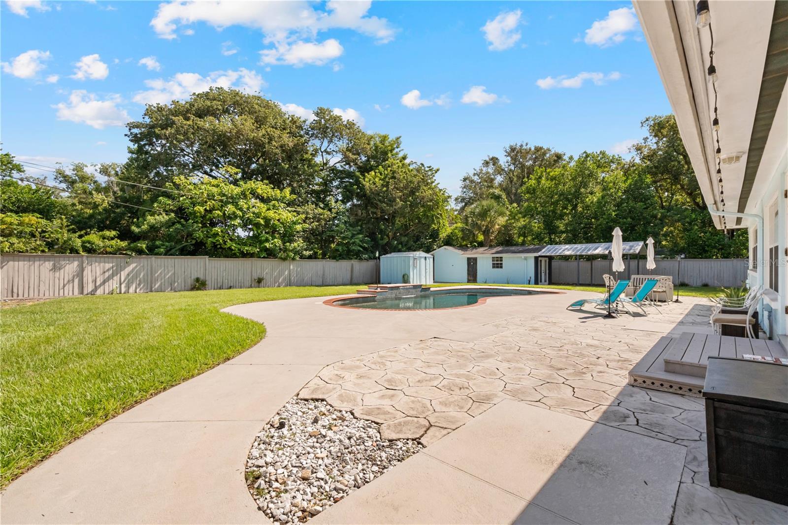 Image 40 of 72 For 915 Garden Drive