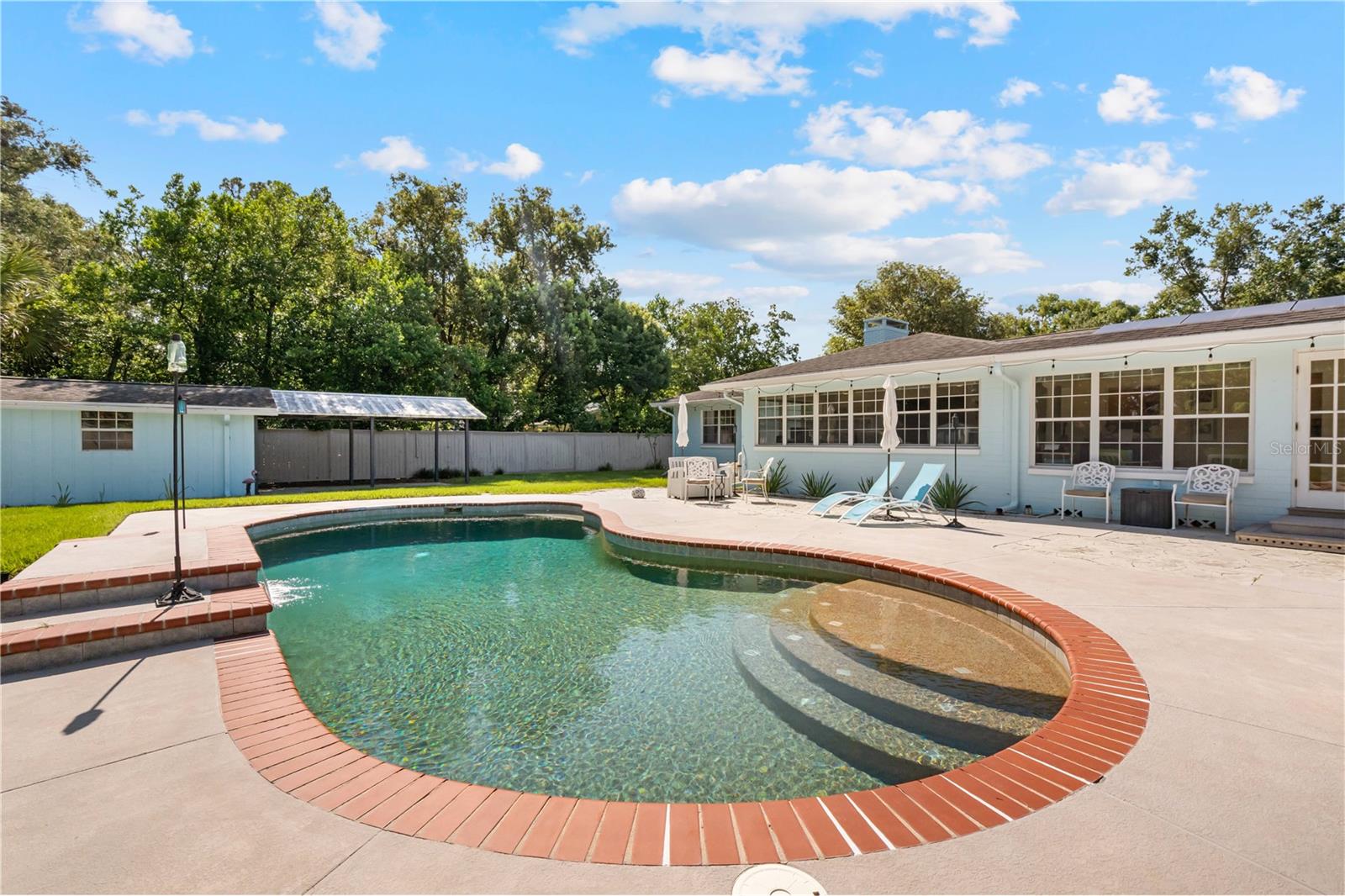 Image 42 of 72 For 915 Garden Drive