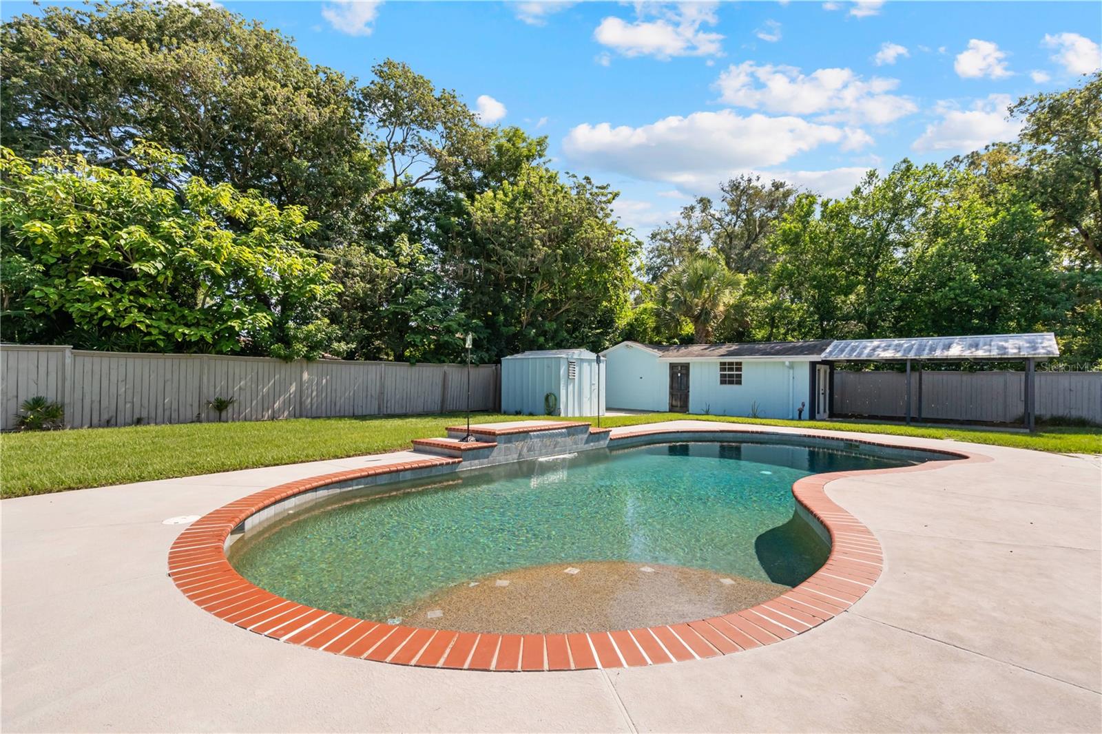 Image 43 of 72 For 915 Garden Drive