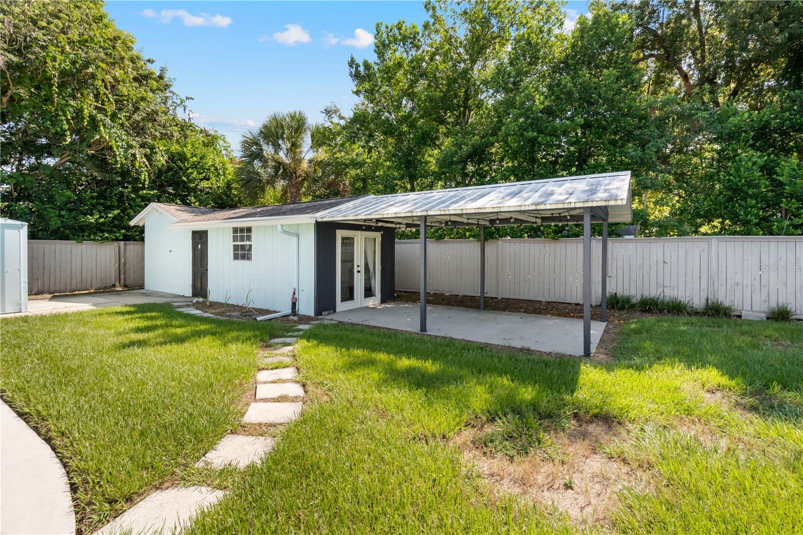 Image 6 of 72 For 915 Garden Drive