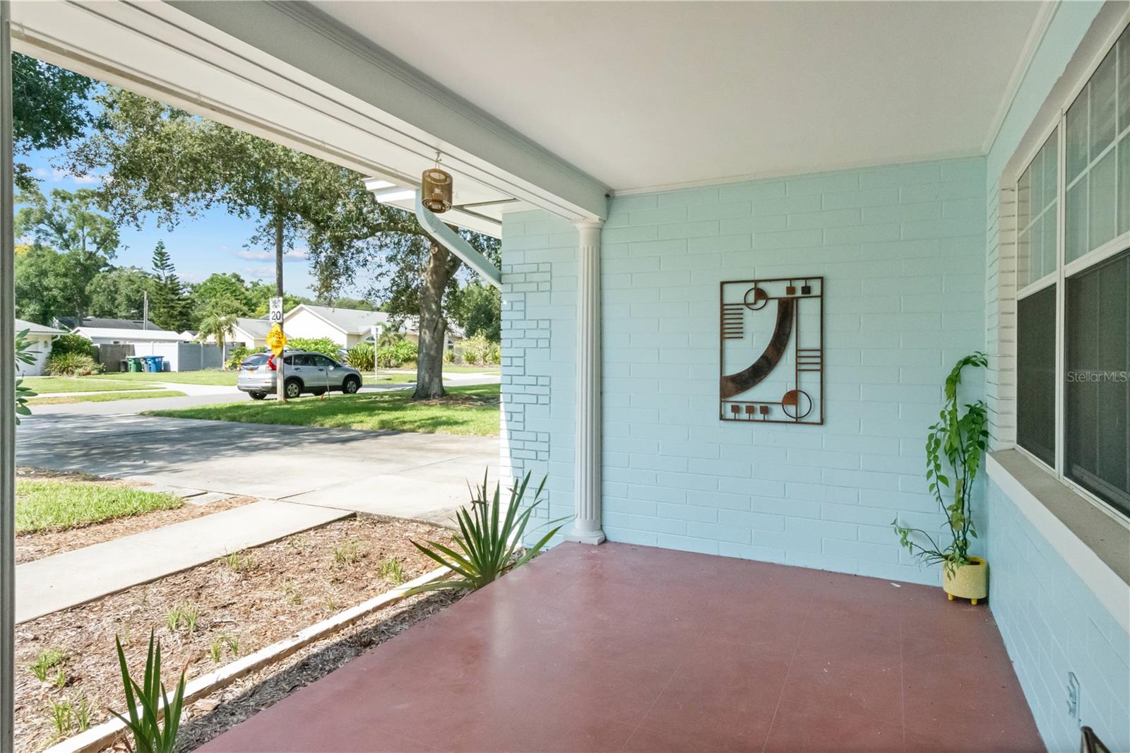Image 8 of 72 For 915 Garden Drive