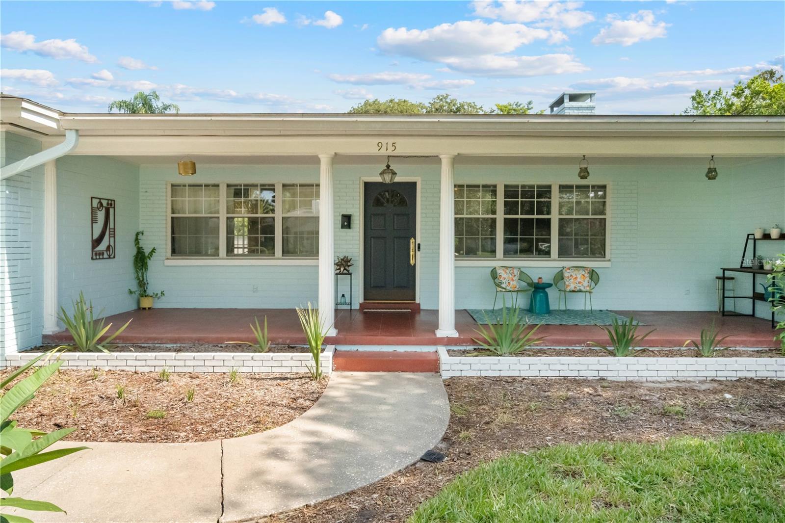 Image 9 of 72 For 915 Garden Drive