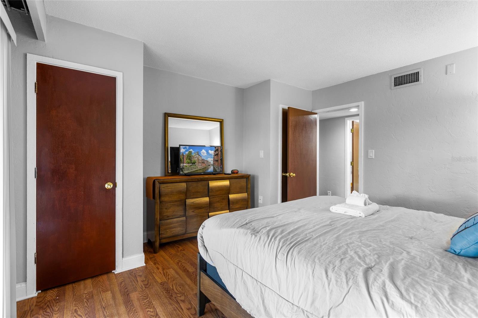 Image 16 of 24 For 3080 Camelot Drive 3080