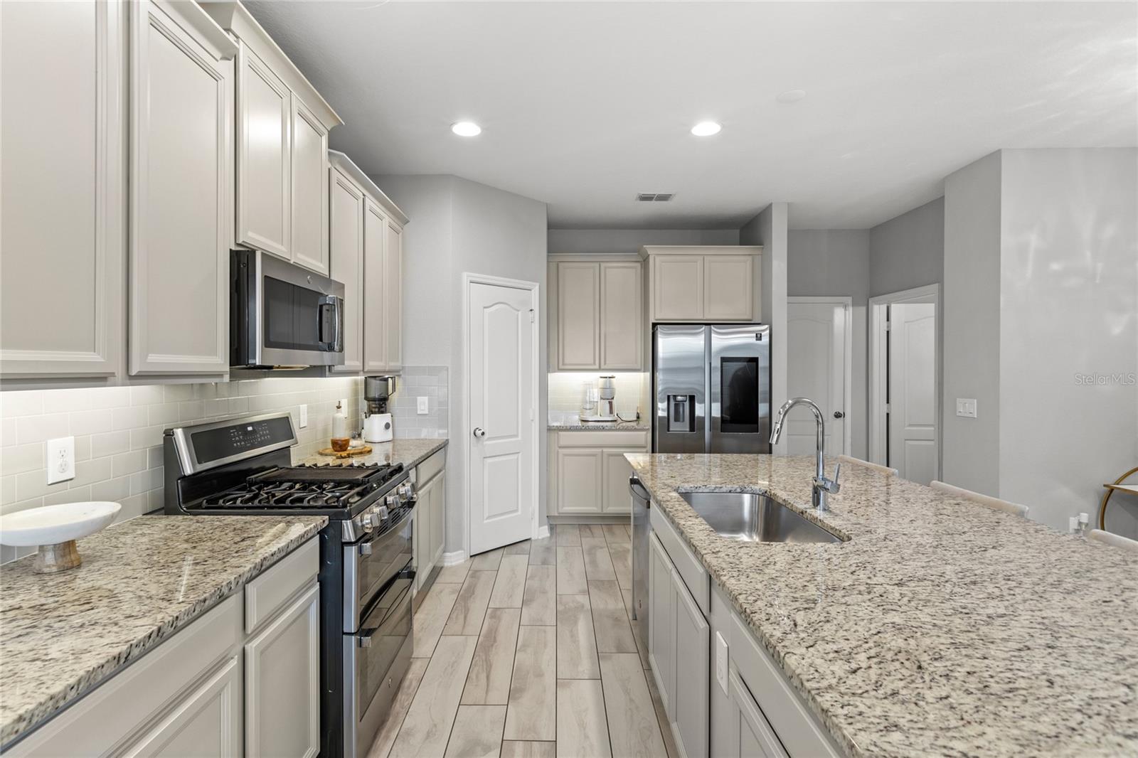 Image 14 of 53 For 17071 Wynford Lane