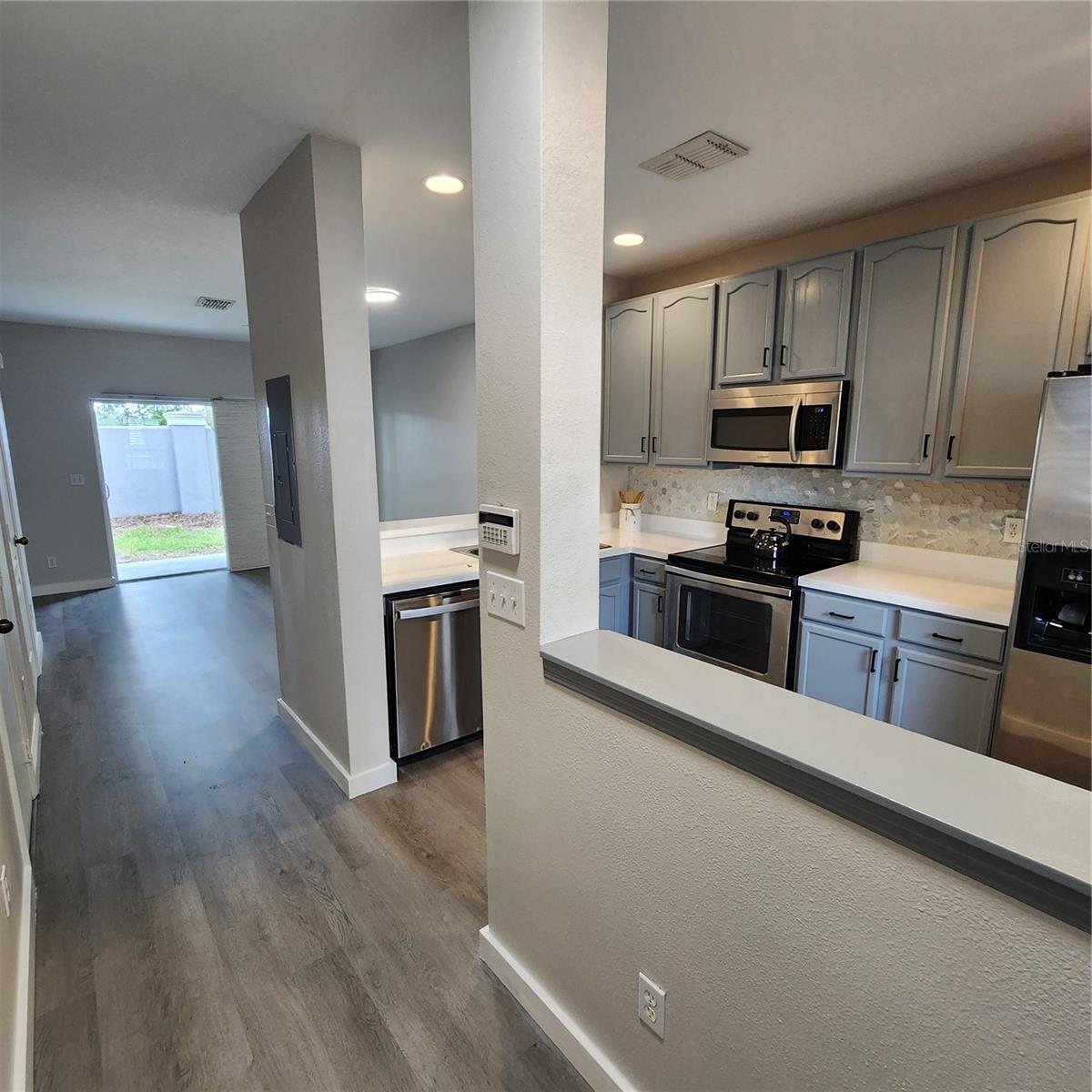 Image 12 of 29 For 10672 Savannah Wood Drive 101