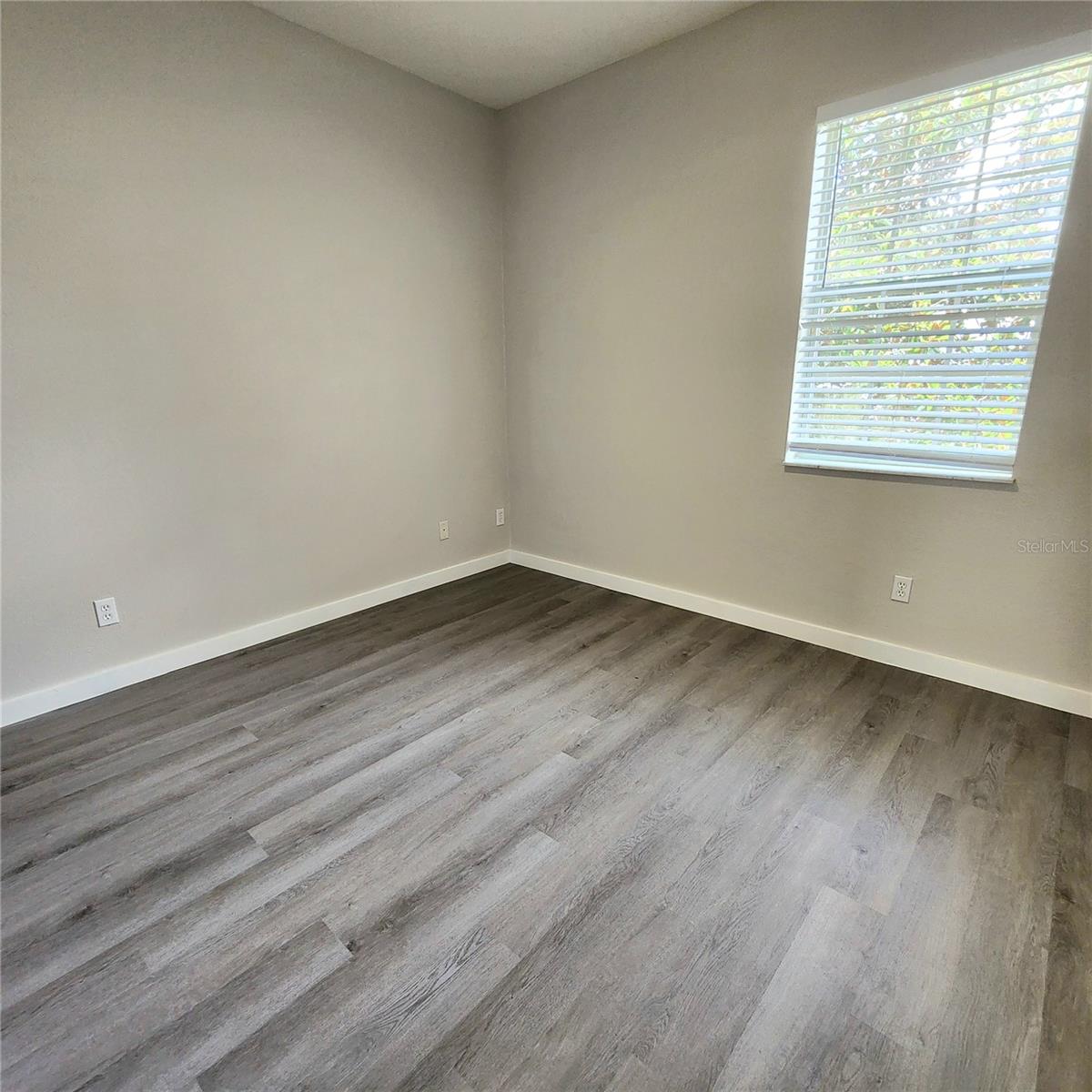 Image 25 of 29 For 10672 Savannah Wood Drive 101