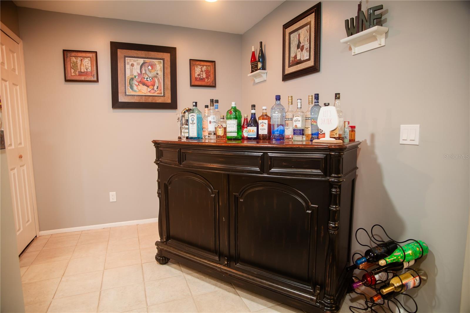 Image 13 of 27 For 1045 Camelot Way