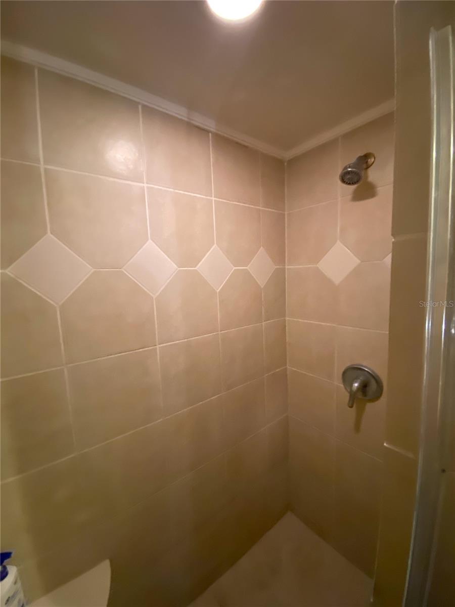 Image 15 of 27 For 1045 Camelot Way