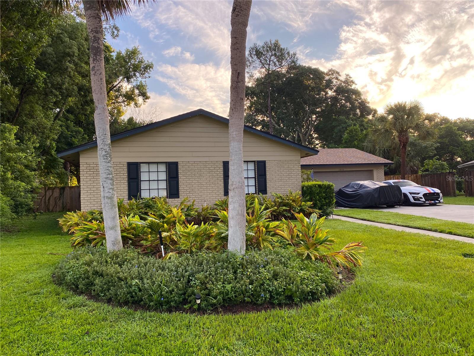 Image 2 of 27 For 1045 Camelot Way