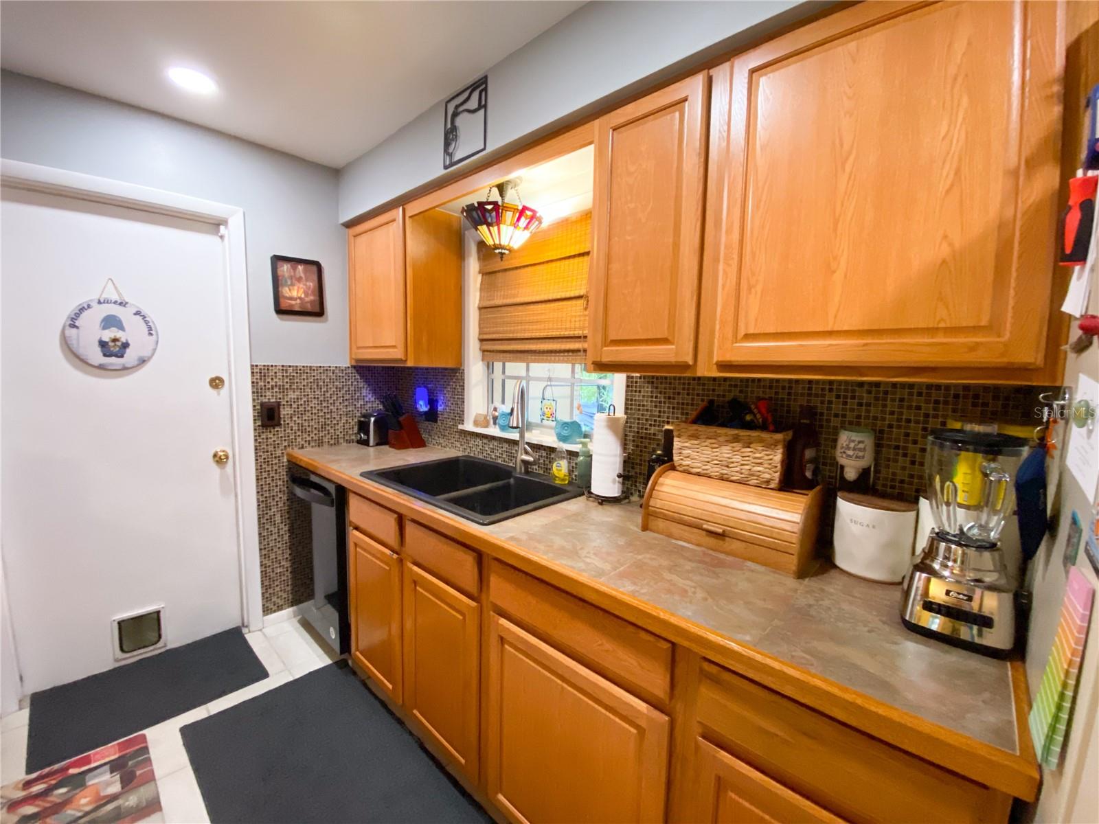 Image 9 of 27 For 1045 Camelot Way