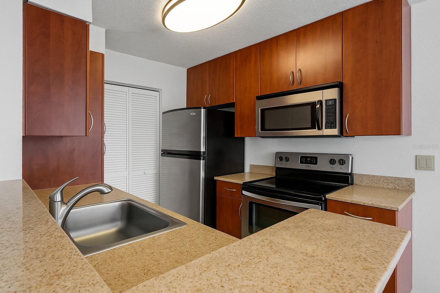 Image 6 of 39 For 11514 Westwood Boulevard 422