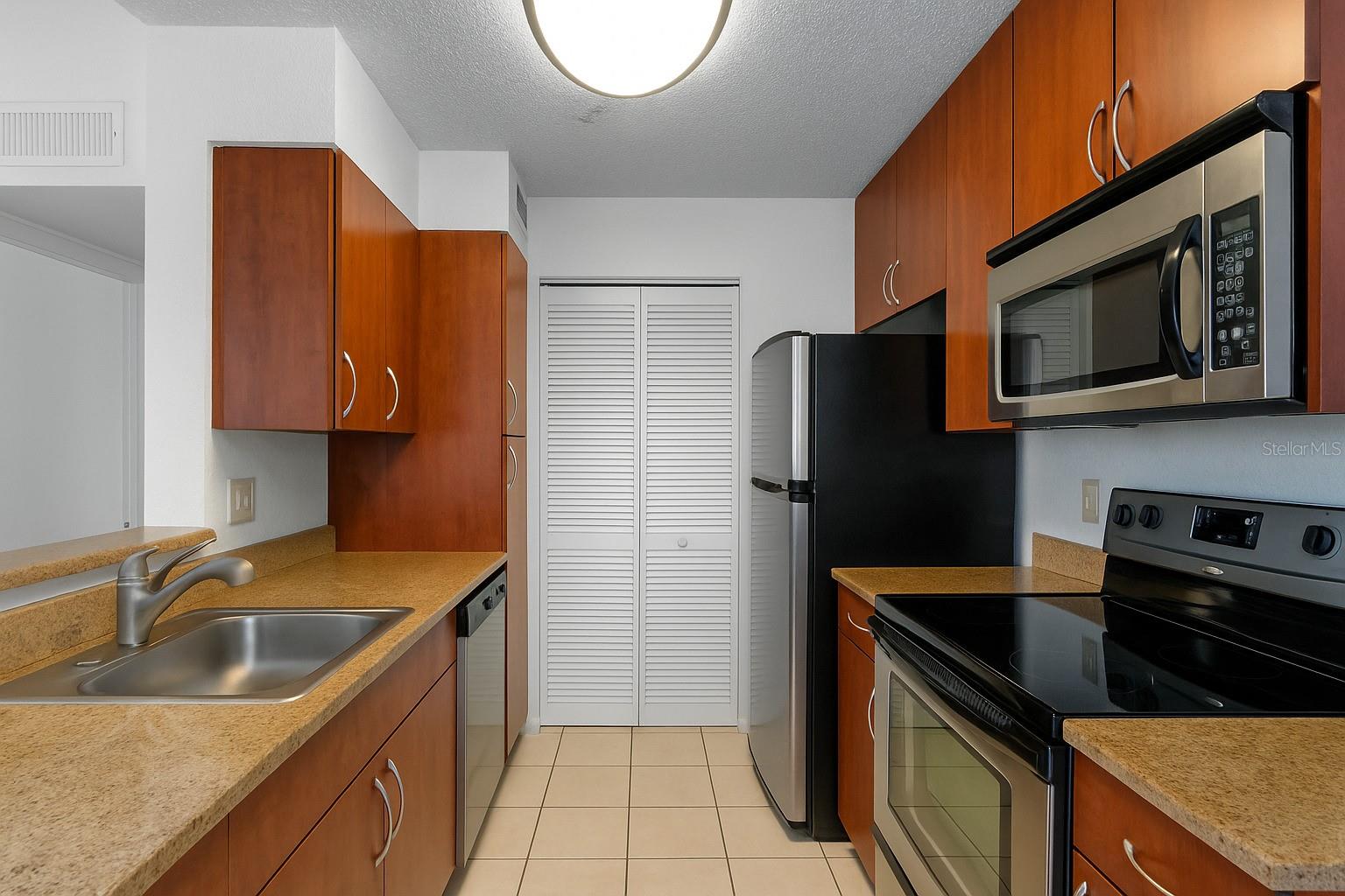 Image 7 of 39 For 11514 Westwood Boulevard 422