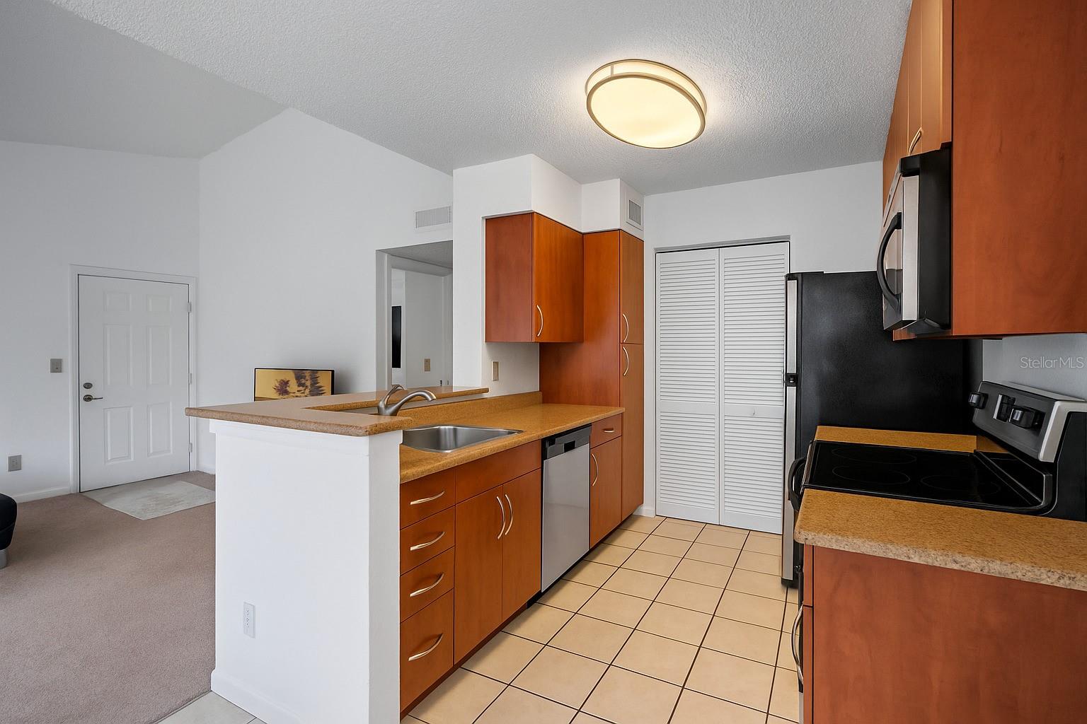 Image 8 of 39 For 11514 Westwood Boulevard 422