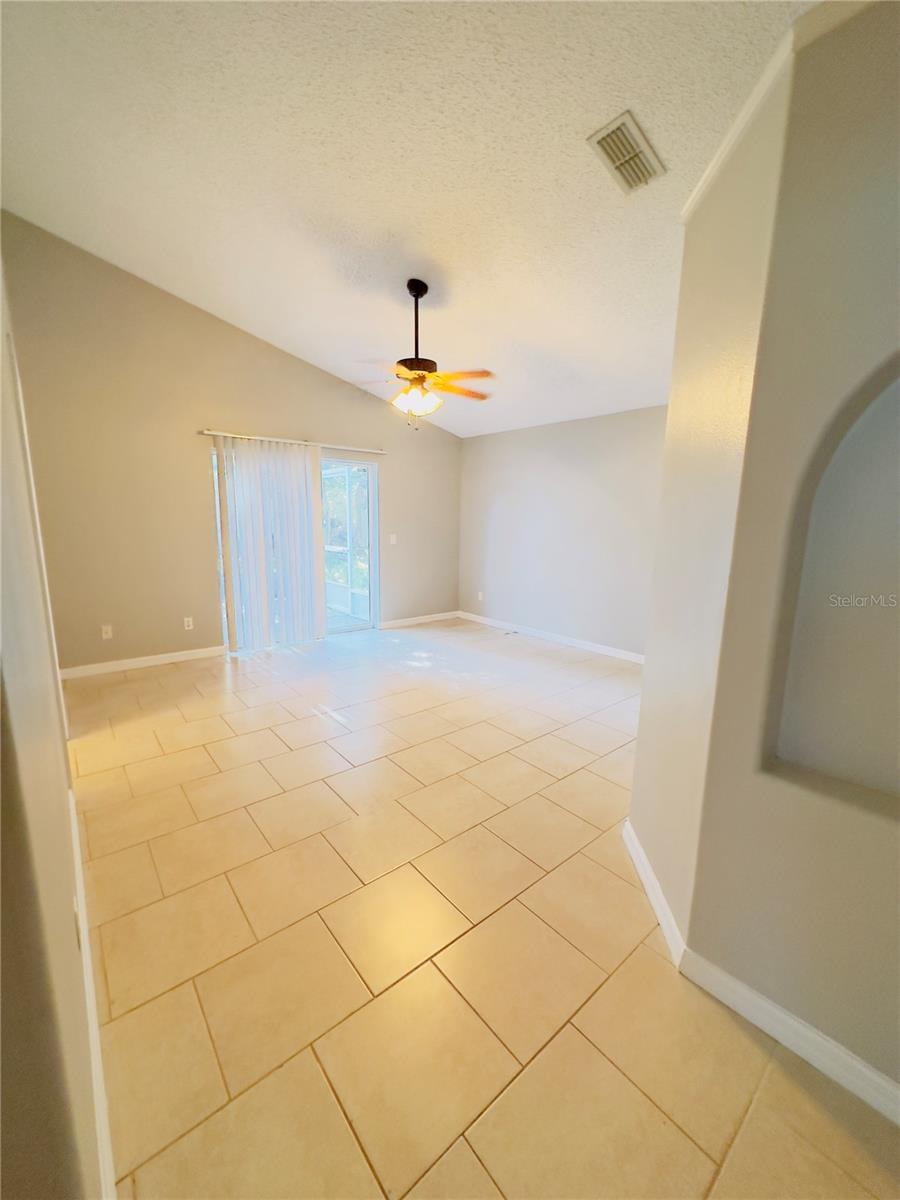 Image 10 of 21 For 1185 Singleton Circle