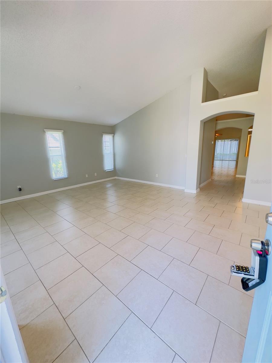 Image 2 of 21 For 1185 Singleton Circle