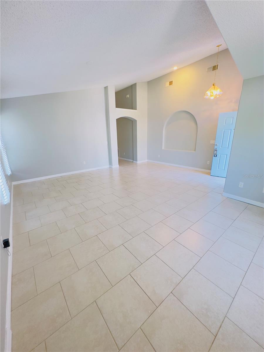 Image 3 of 21 For 1185 Singleton Circle