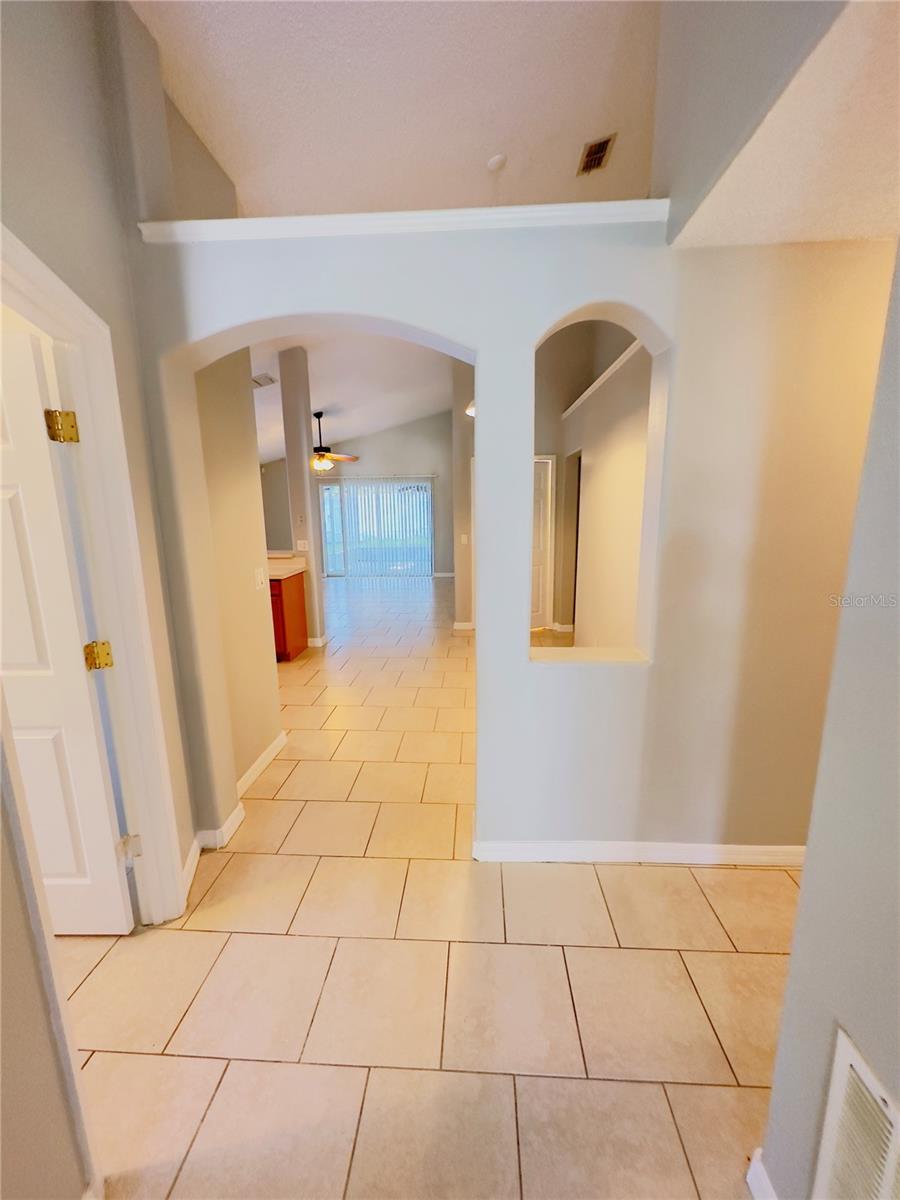 Image 4 of 21 For 1185 Singleton Circle
