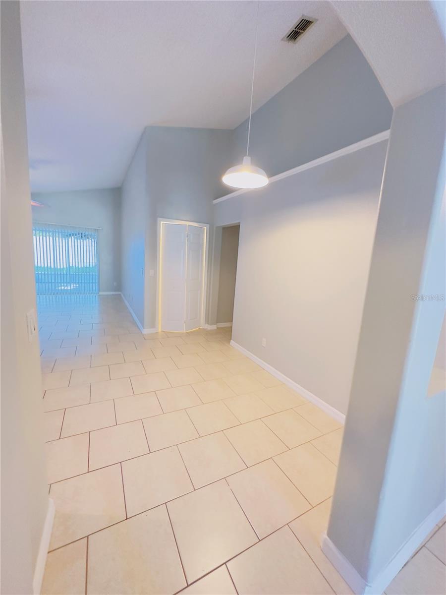 Image 5 of 21 For 1185 Singleton Circle