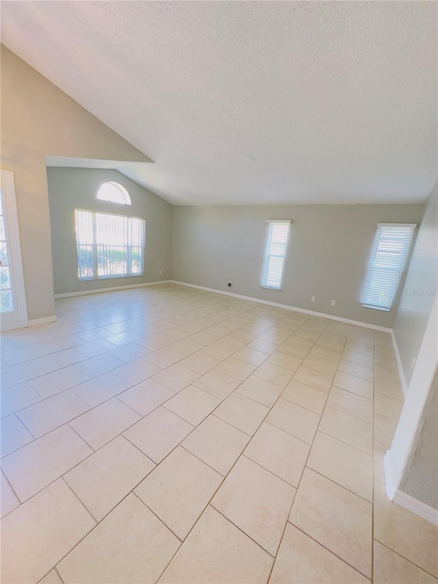 Image 6 of 21 For 1185 Singleton Circle