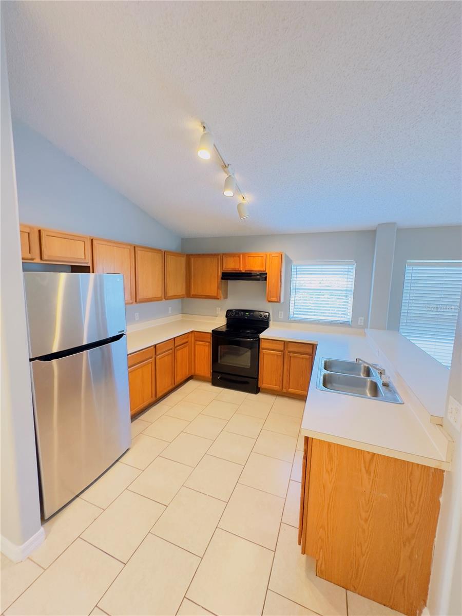 Image 7 of 21 For 1185 Singleton Circle