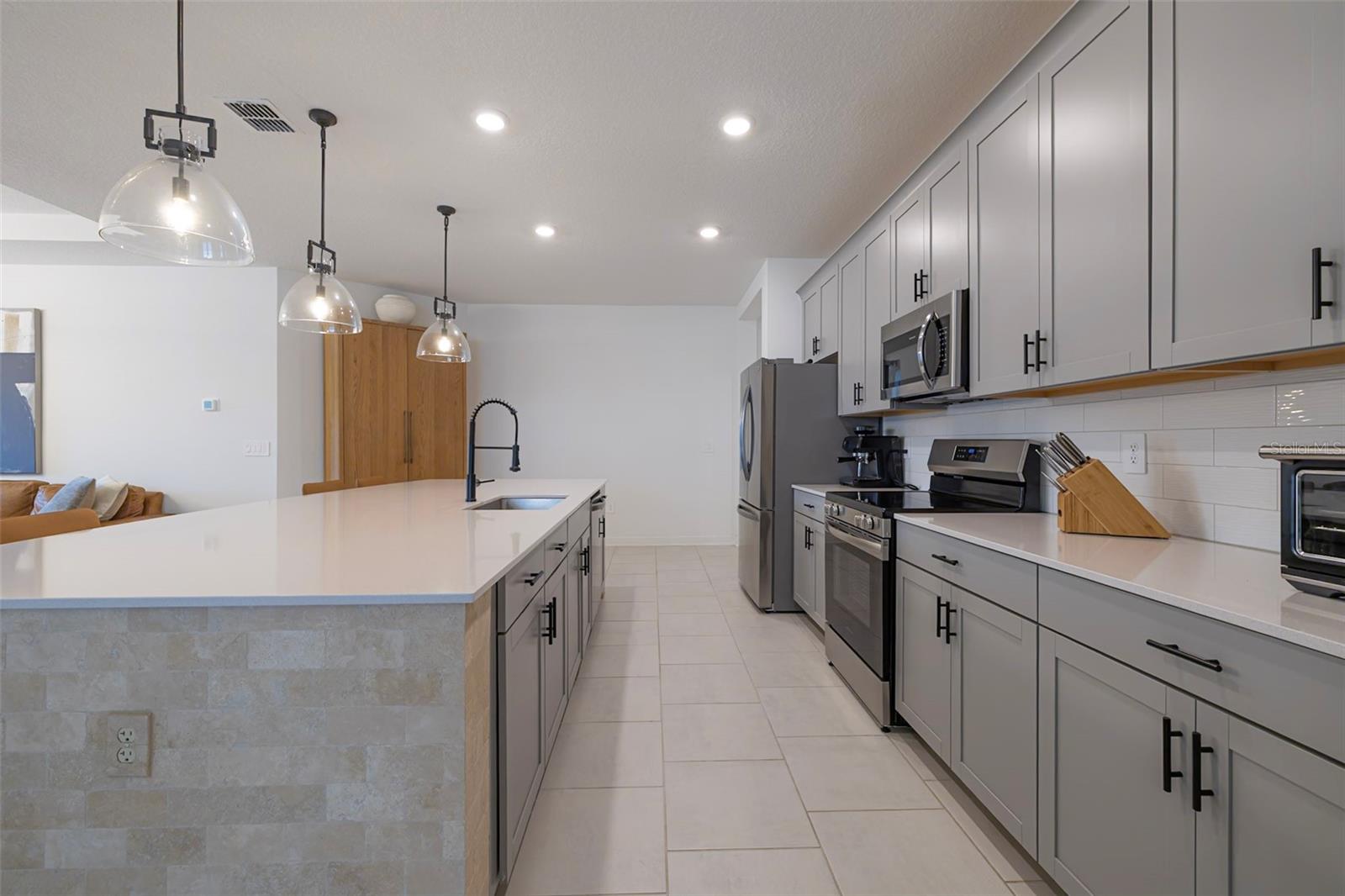 Image 21 of 83 For 4507 Hillingdam Road