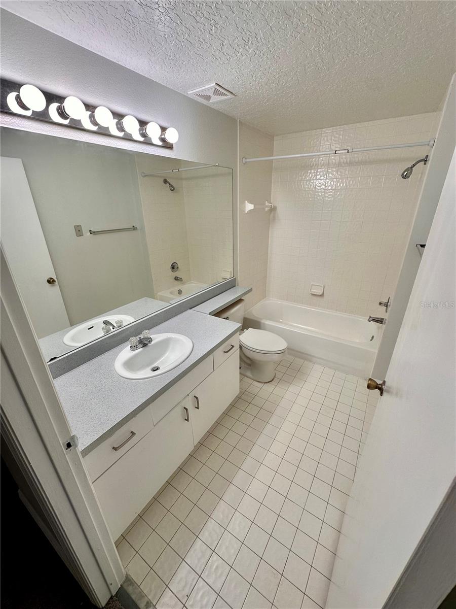 Image 22 of 24 For 5500 Metrowest Boulevard 201