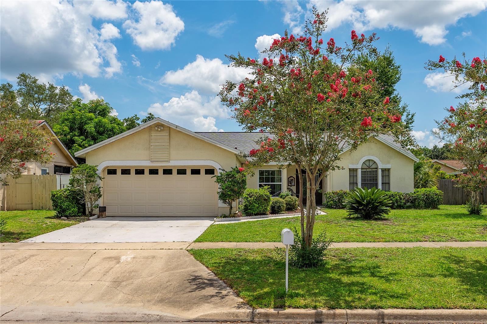 Listing photo id 11 for 325 Sir Lawrence Drive