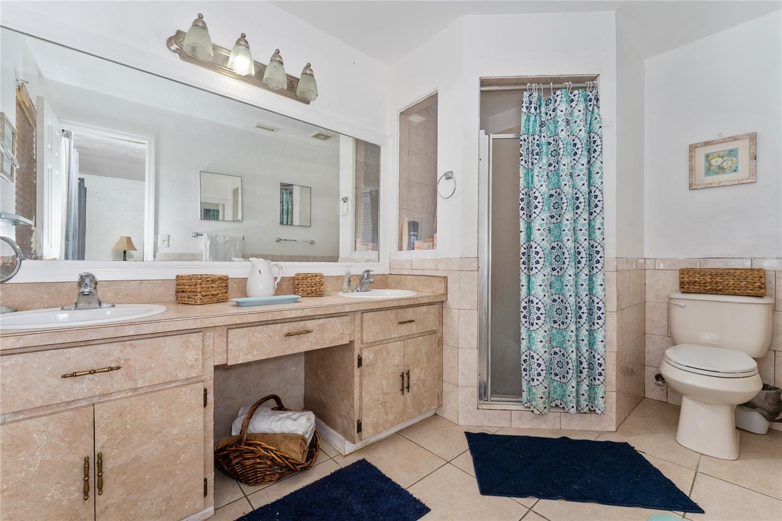 Listing photo id 12 for 325 Sir Lawrence Drive