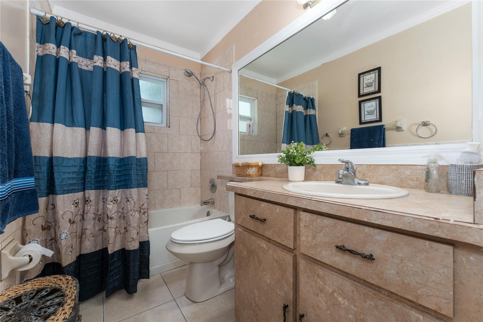 Listing photo id 13 for 325 Sir Lawrence Drive