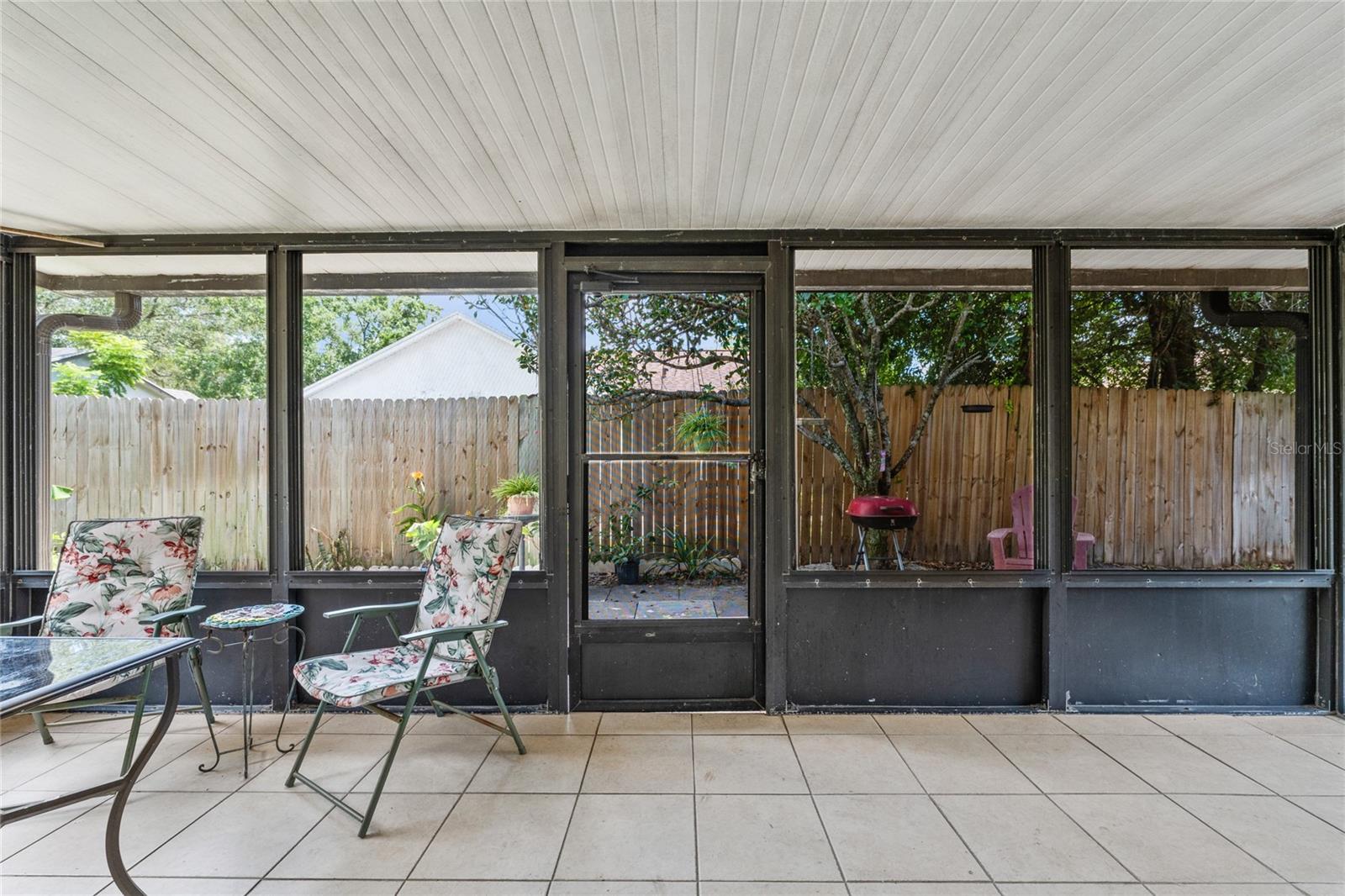 Listing photo id 16 for 325 Sir Lawrence Drive