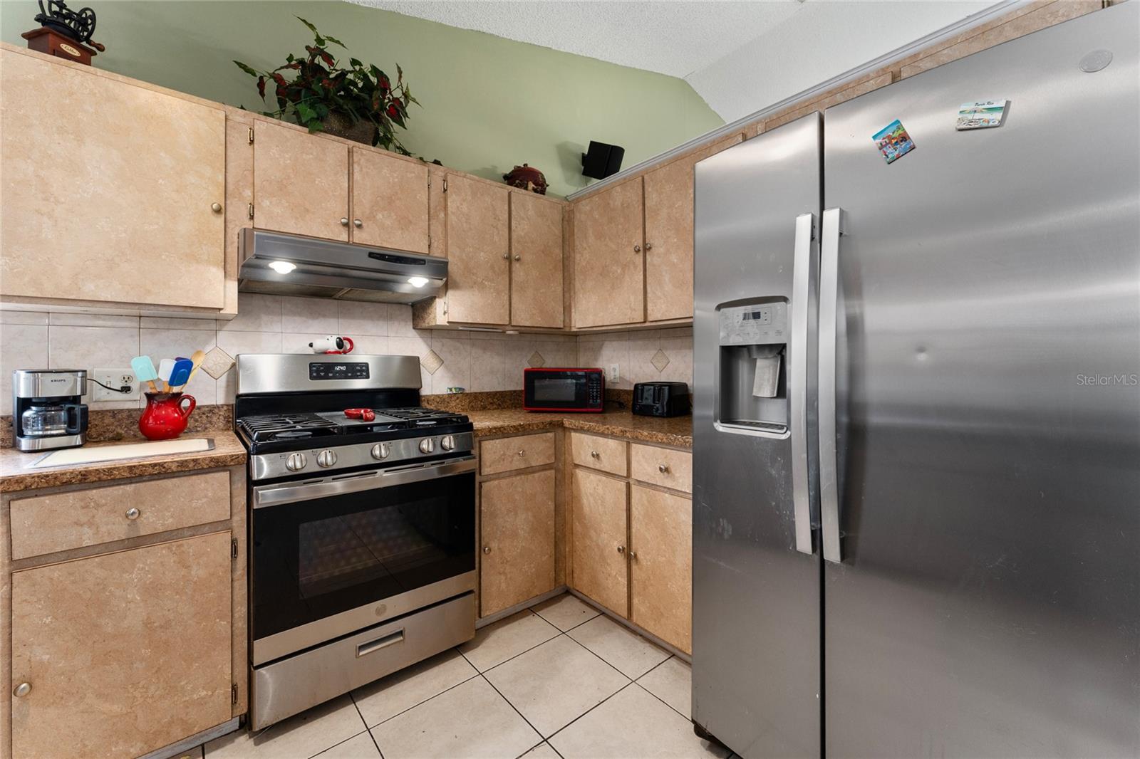 Listing photo id 0 for 325 Sir Lawrence Drive