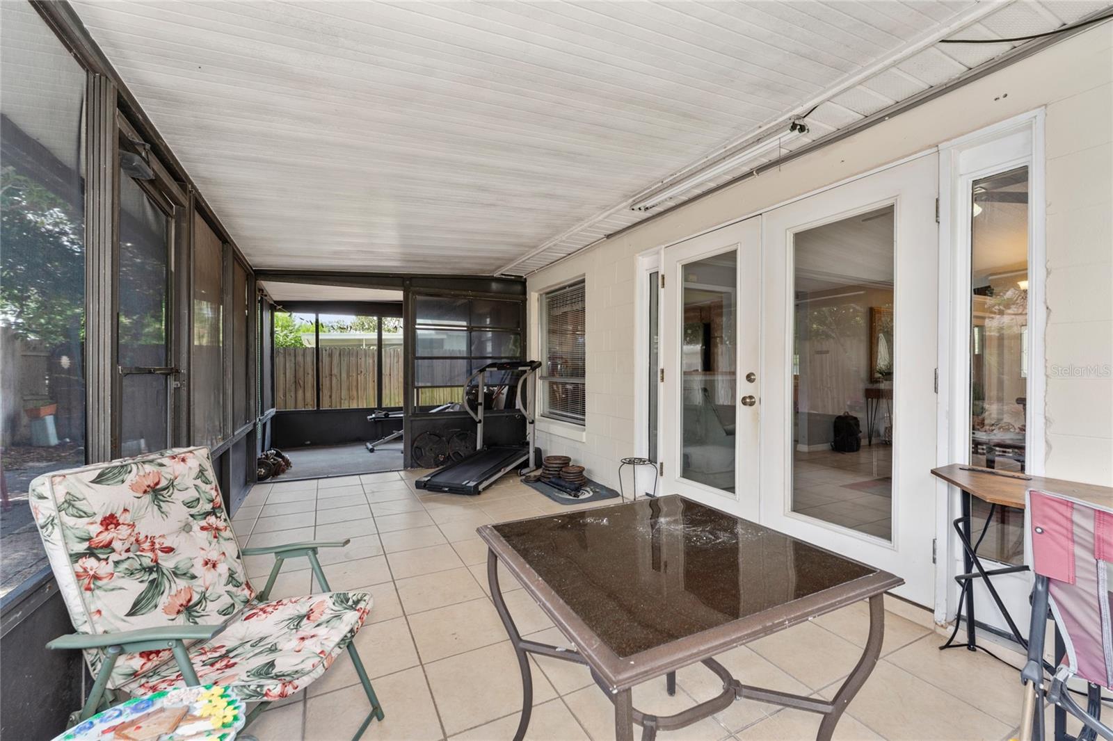 Listing photo id 18 for 325 Sir Lawrence Drive