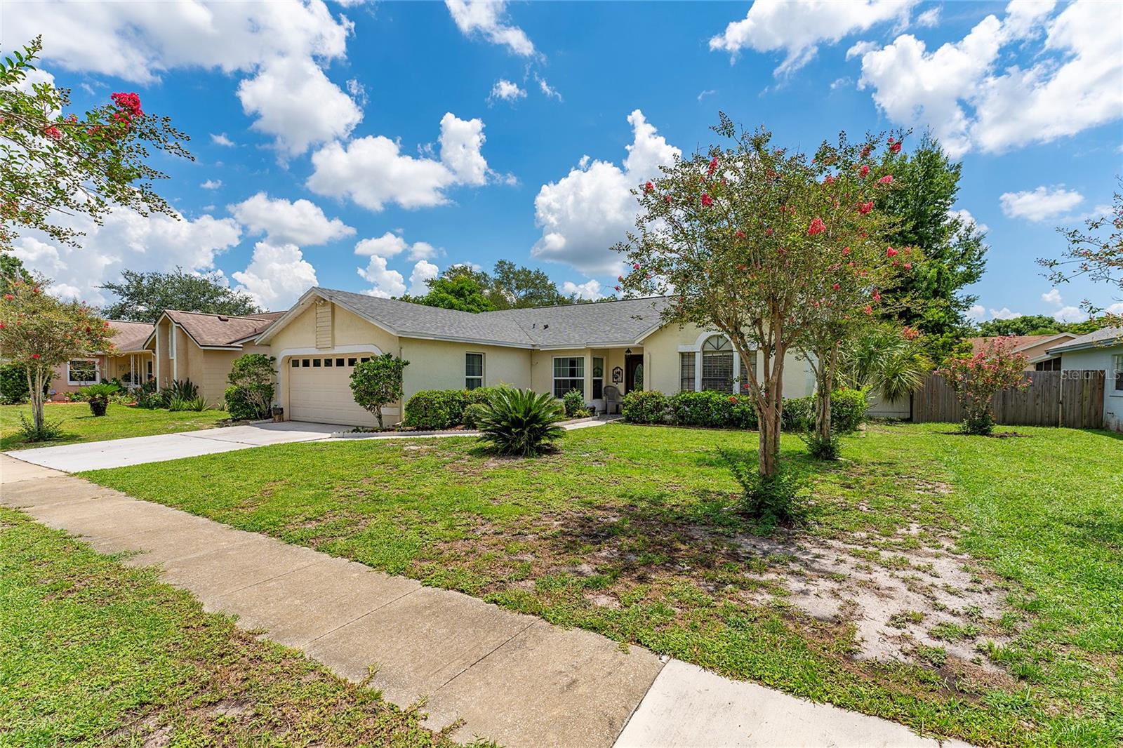 Listing photo id 19 for 325 Sir Lawrence Drive