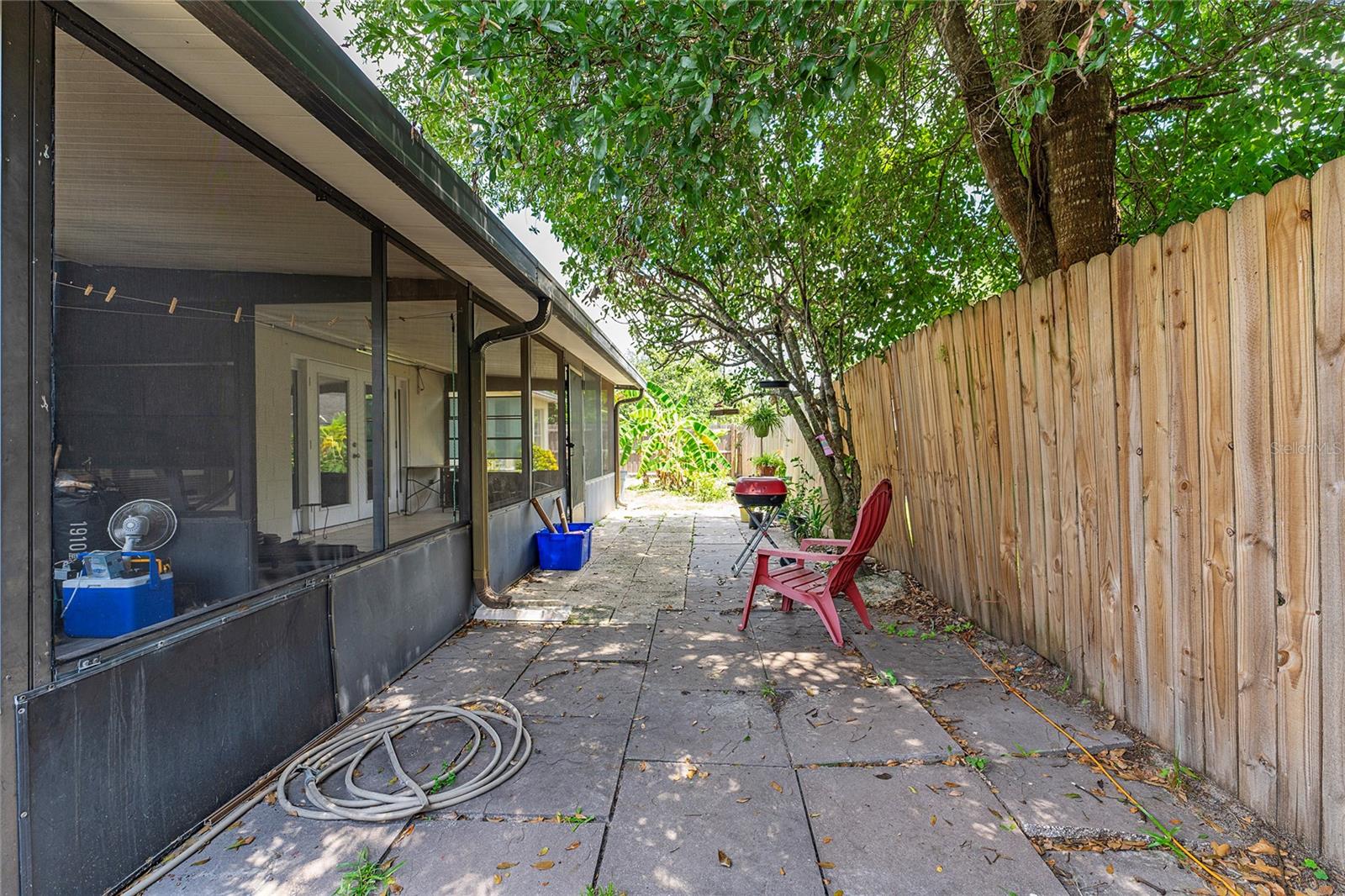 Listing photo id 20 for 325 Sir Lawrence Drive