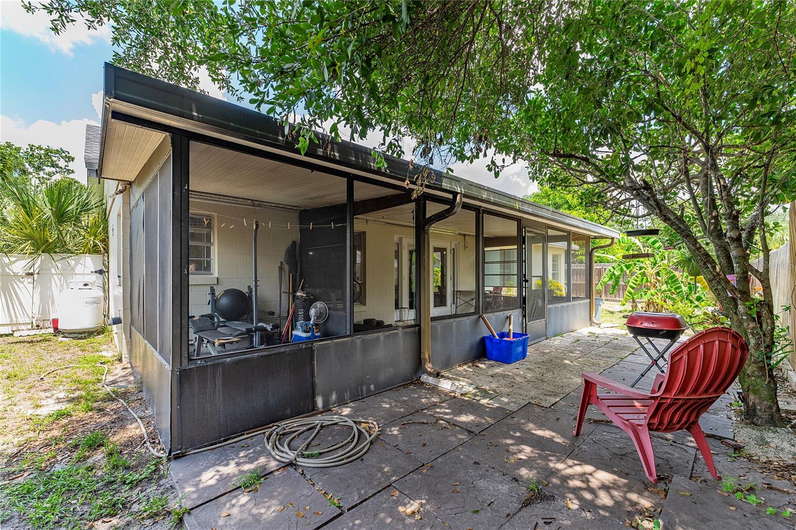 Listing photo id 21 for 325 Sir Lawrence Drive